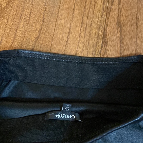 Black faux leather pencil skirt - Picture 2 of 3